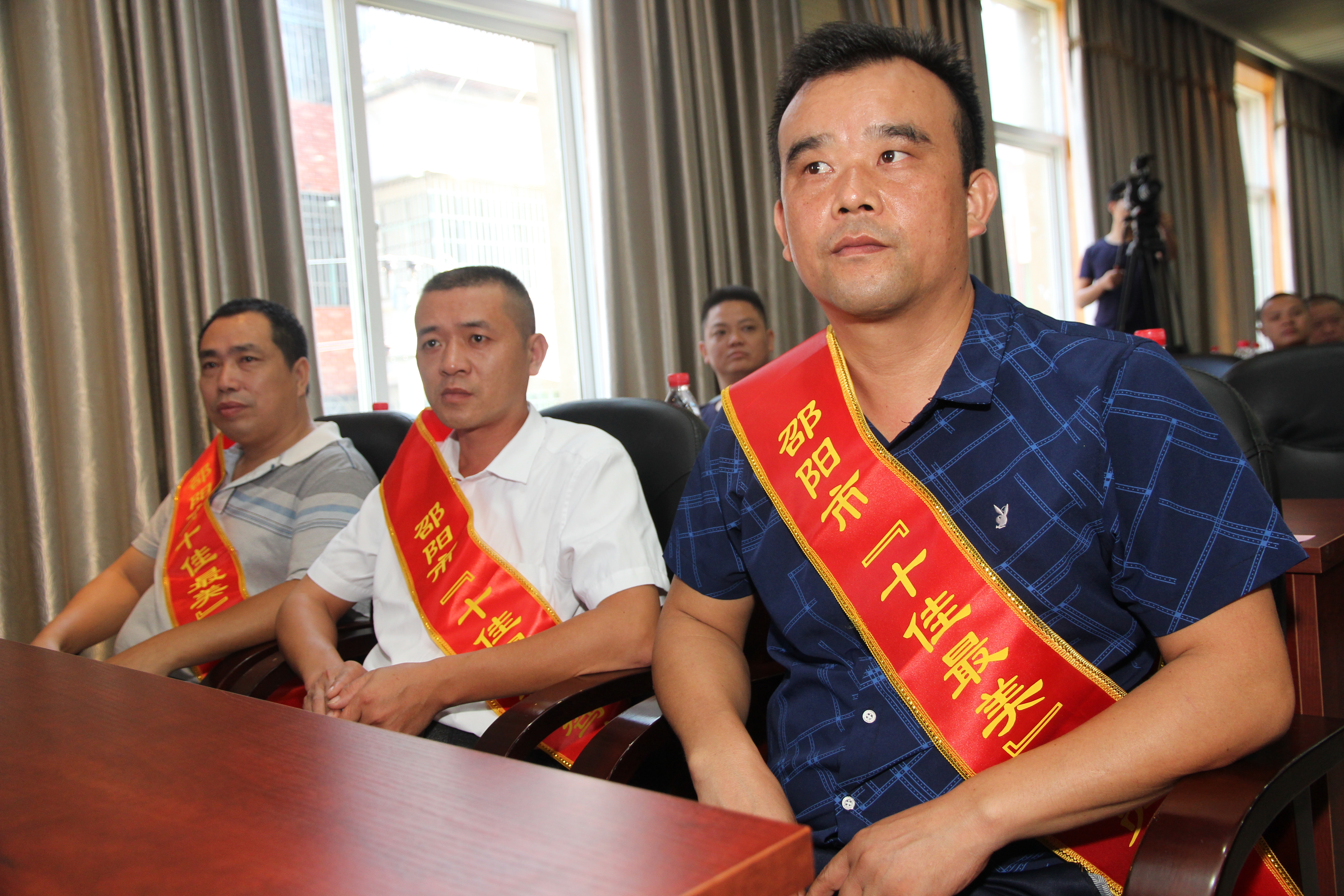 ——記市“十佳最美駕駛員” 、湘高速邵陽(yáng)分公司駕駛員劉科技 李高雄  李雙江